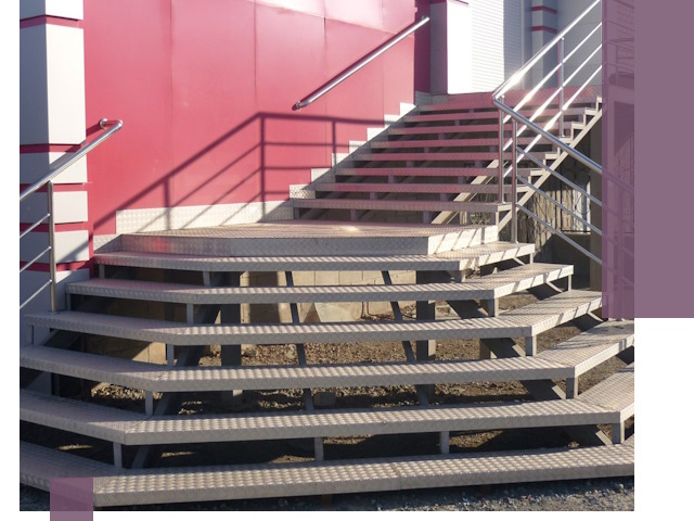 Лестницы для магазина в Белогорске — изготовление и монтаж