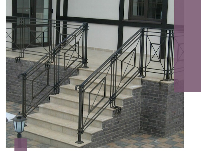 Перила для крыльца в Белогорске — монтаж, изготовление и установка