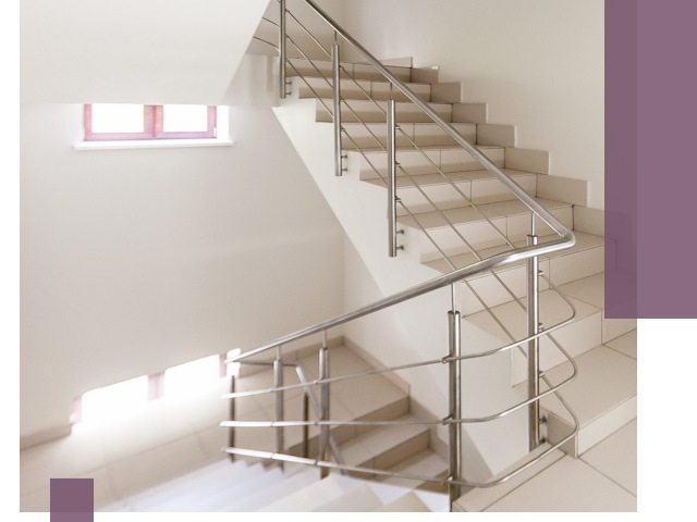 Установка и замена перил в подъезде в Белогорске