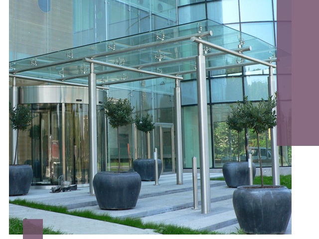 Навесы из стекла на заказ в Белогорске — монтаж и установка