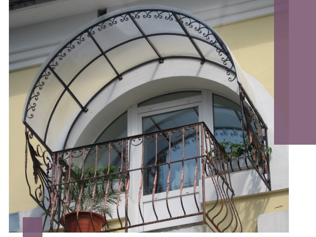 Козырьки над балконом в Белогорске — изготовление и монтаж