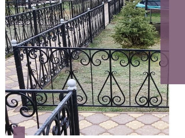 Кованые газонные ограждения под ключ в Белогорске